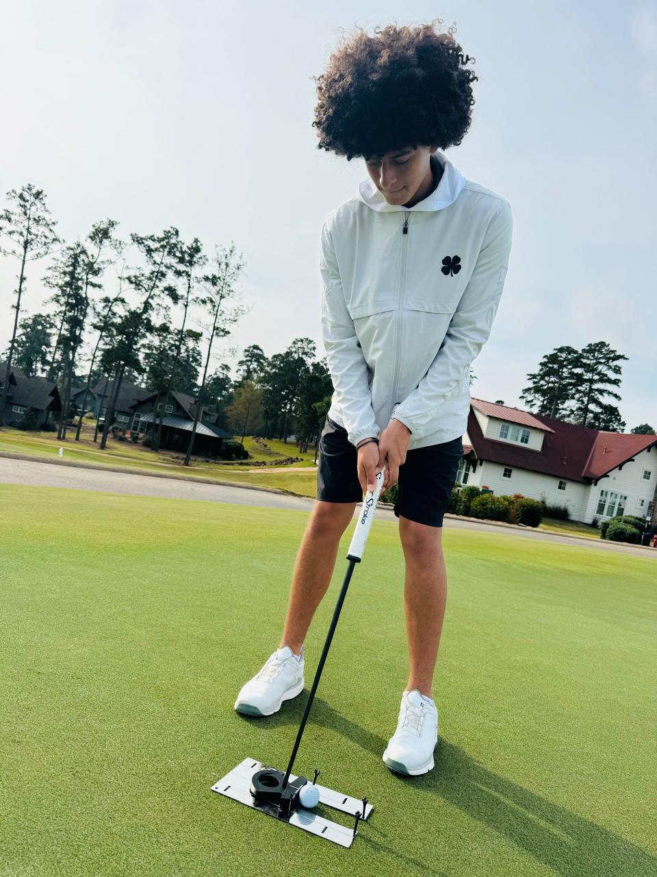 Lucky Cruz golf action